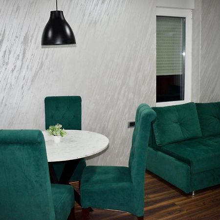 Pink House Apartments Jagodina Esterno foto