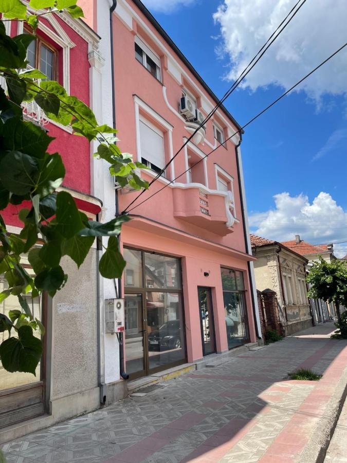 Pink House Apartments Jagodina Esterno foto