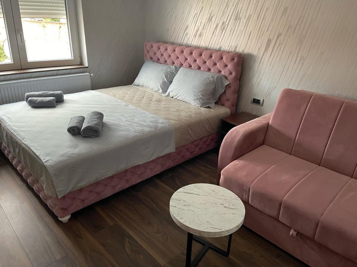Pink House Apartments Jagodina Esterno foto