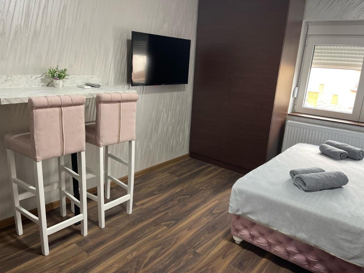 Pink House Apartments Jagodina Esterno foto