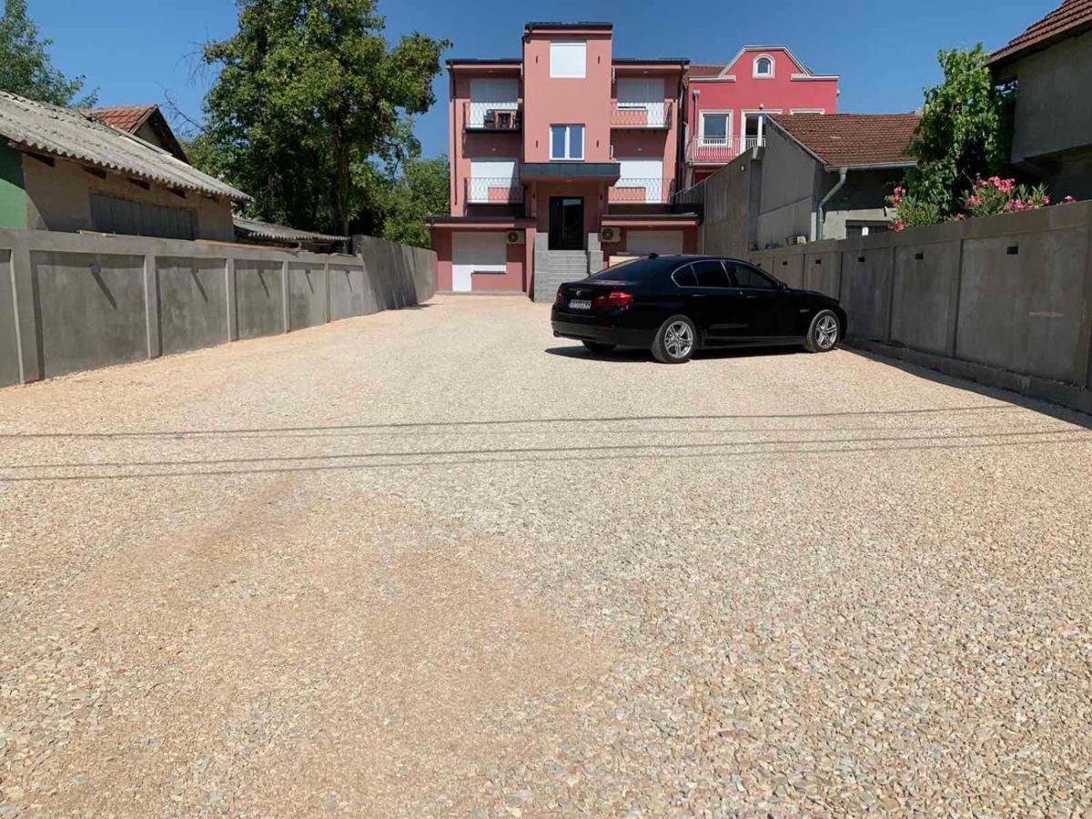 Pink House Apartments Jagodina Esterno foto